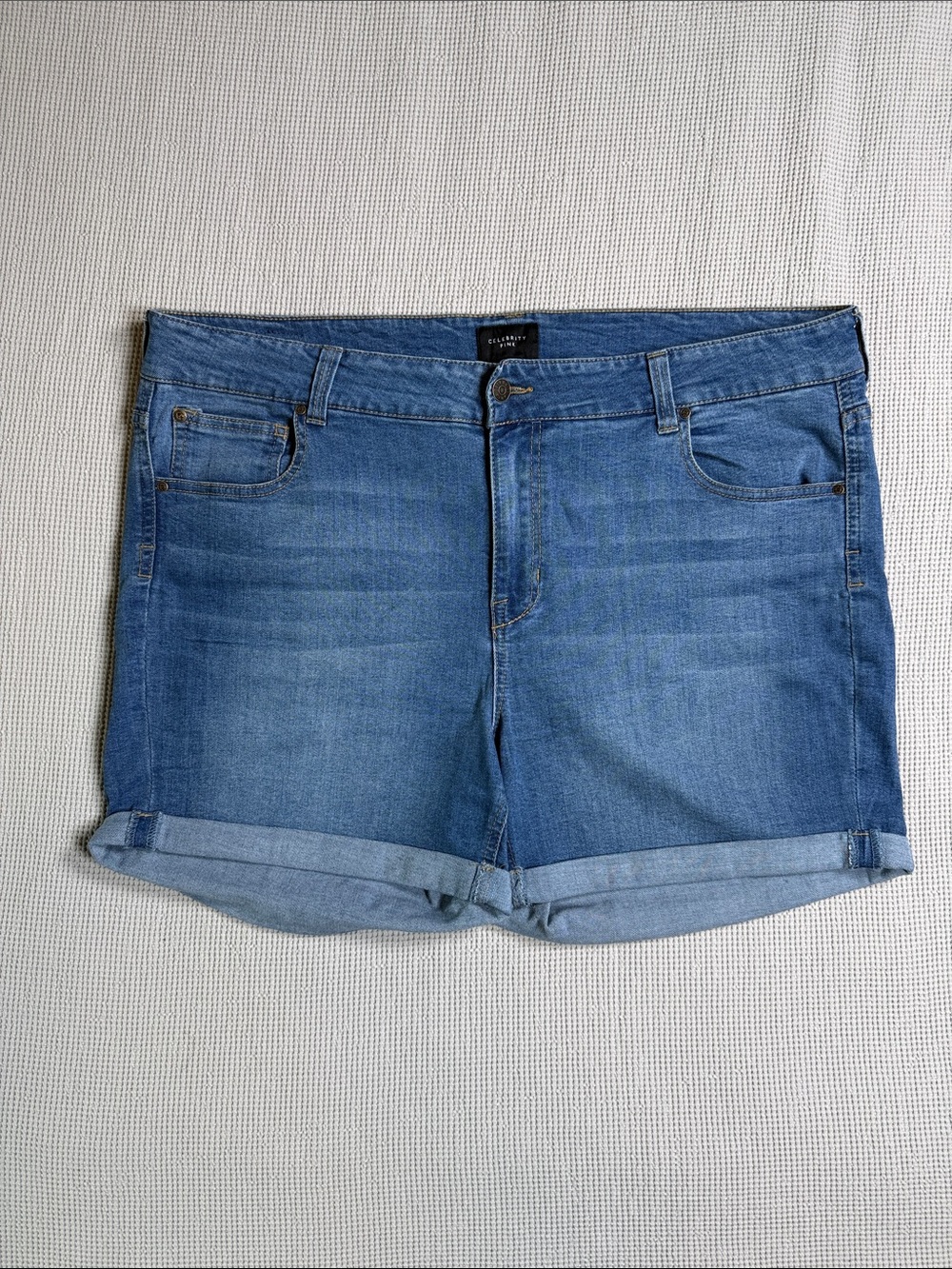 Celebrity Pink Medium Blue Cuffed Hem Jean Shorts Sz 20